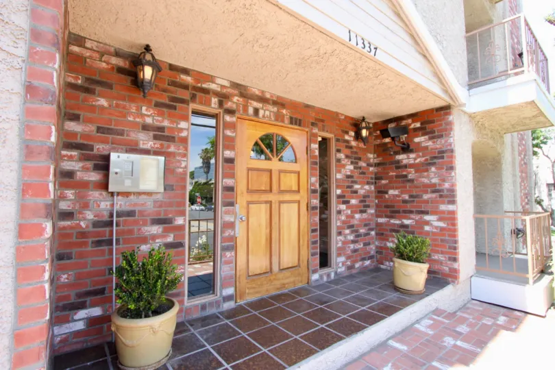 Amazingly well finished entrance to the iconic Colonial Regency Apartment, West LA Califronia