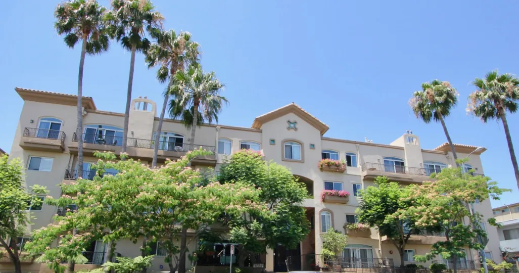 a beautiful home in west la city at california with beautiful architecture