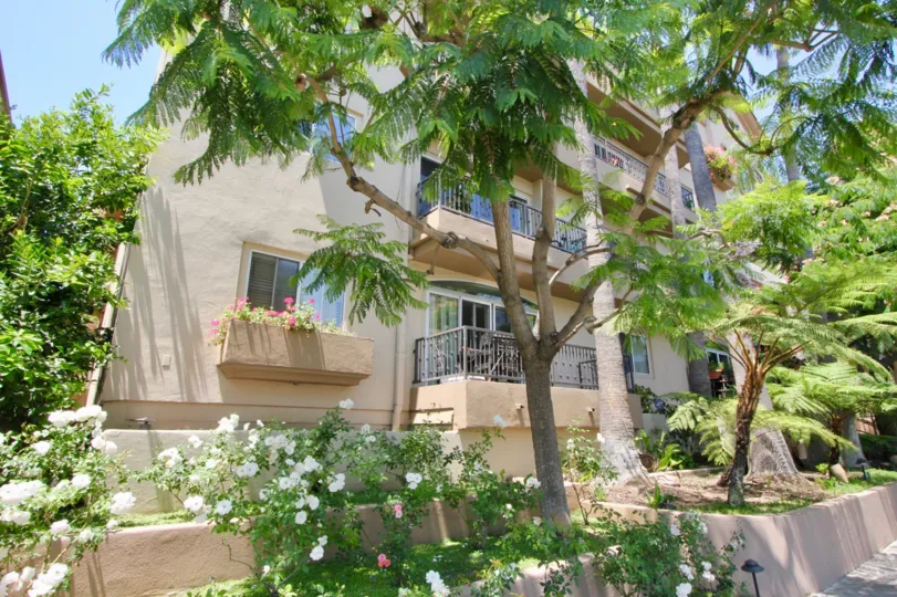 The Federal Plaza Community in West LA, offers balconies and flower beds