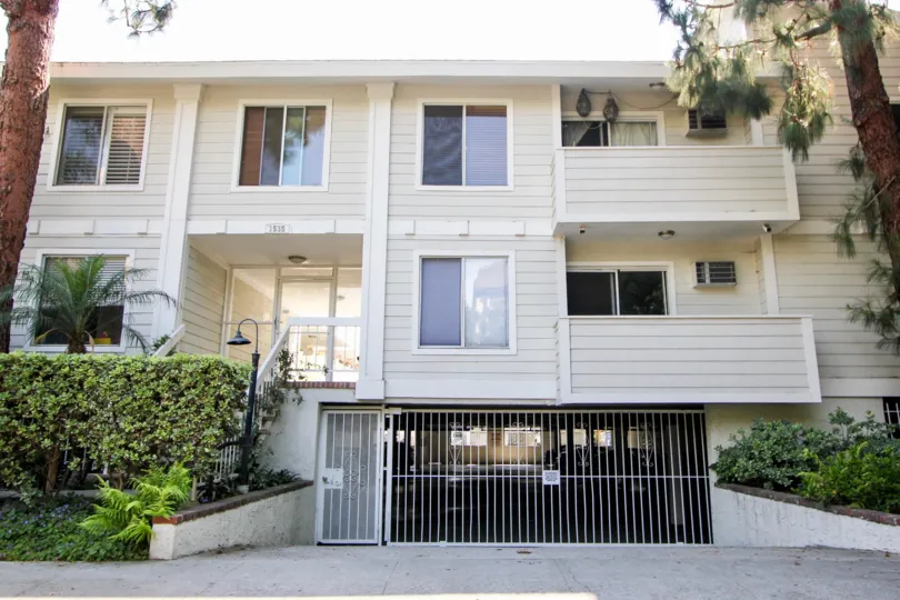 An unbelievable view of an amazing white building of Granville Villas, West La, california