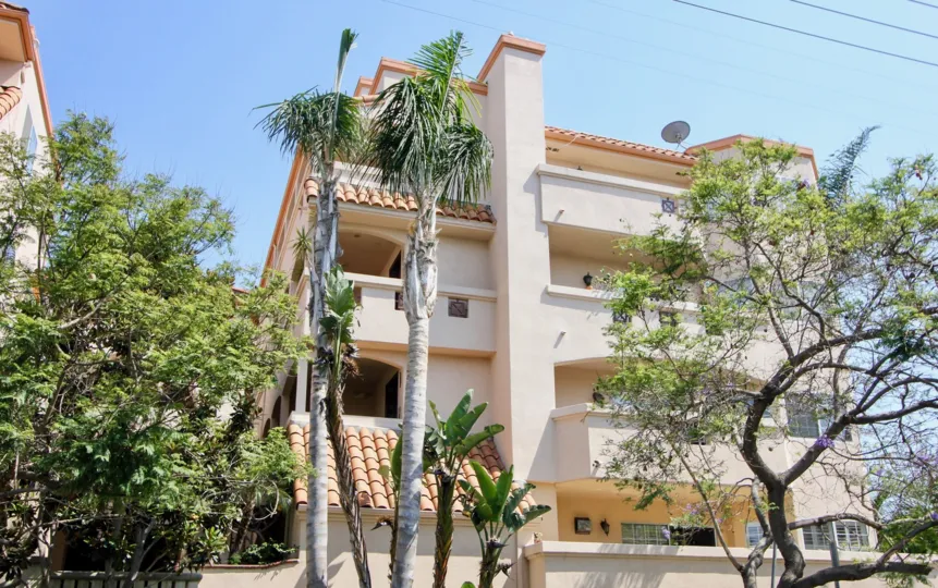 Beautiful apartment building in Idaho villas in West LA California.