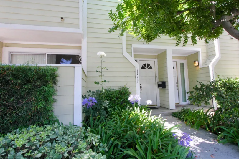 SUNNY DAY IN THE Nebraska Manor Townhomes AND THE FRONT OF HERE A NICE GARDENING