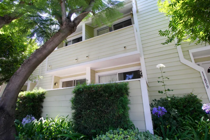 a beautiful home in west la city at california with beautiful architecture