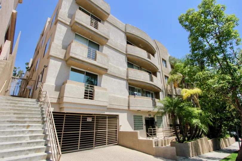 A lovely building in West LA in the community of Rochester Hill with private garage and palm trees
