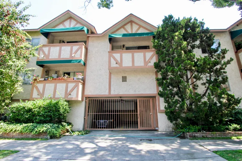 the sunny day in Rochester Regency, West LA, California looks nice with trees