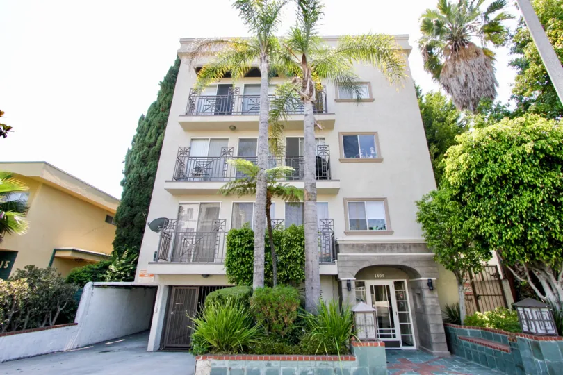SALTAIR ROYALE IS IN THE CITY OF WEST LA AND IN THE STATE OF CALIFORNIA