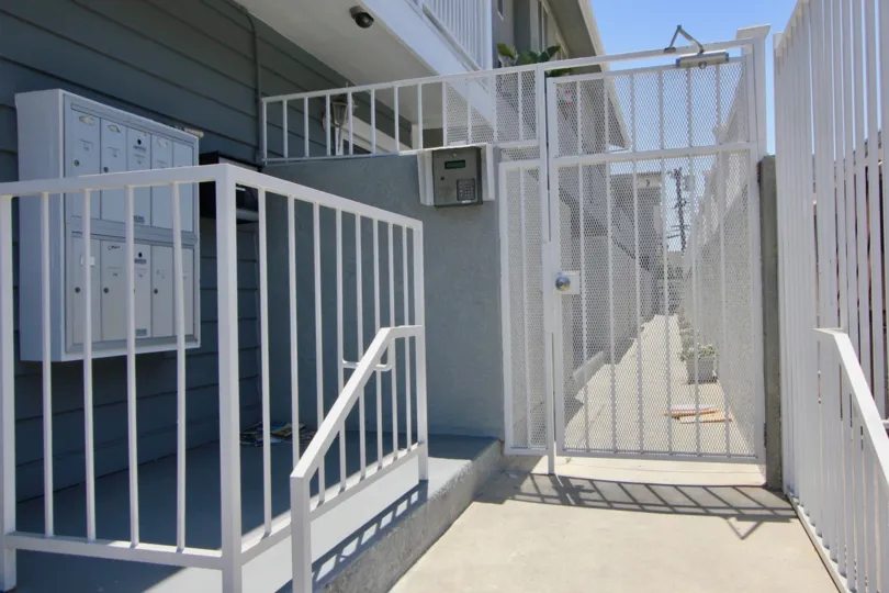 a beautiful home in west la city at california with beautiful architecture