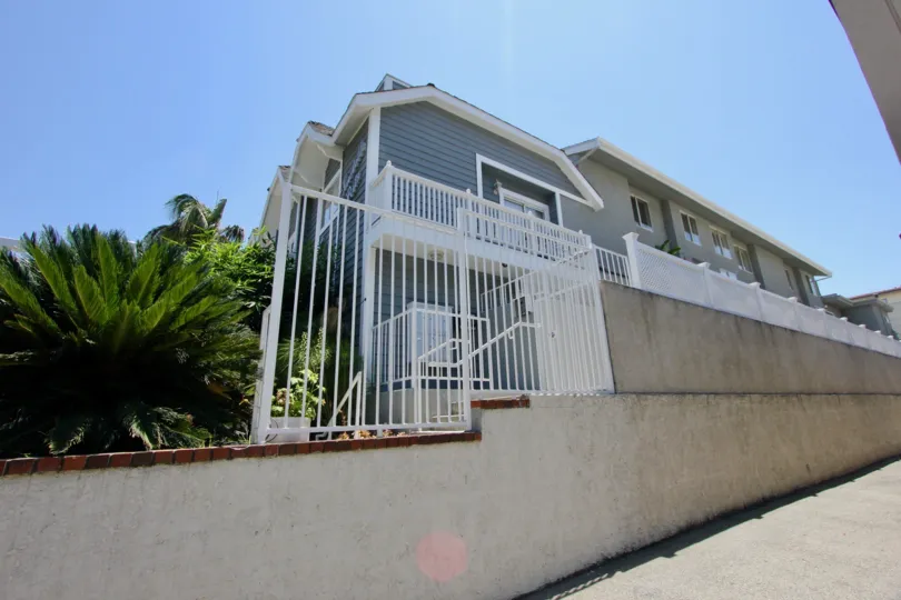 The back of a grey house in the neighborhood of Sawtelle Ritz on a sunny day