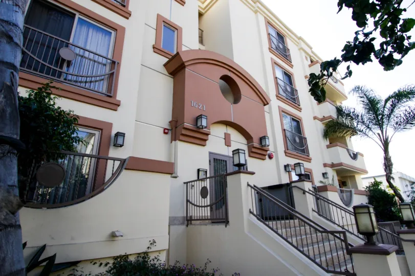 A look at the architecture of the Sixteen Twenty One building in West LA