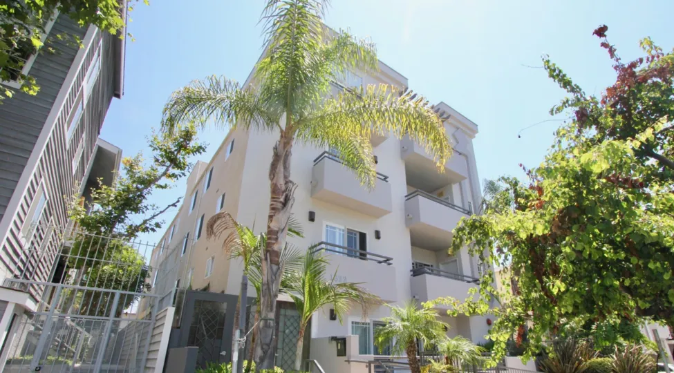 Experience the luxury in the apartment resides in Sixteen Twenty Two Barry
