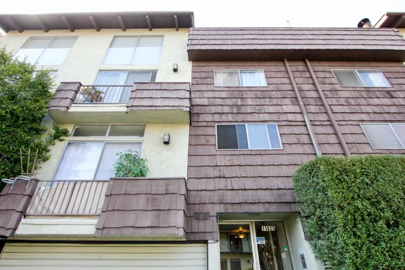 a home in skyloft of west la city at california with garden