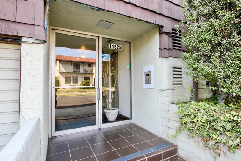 a beautiful home in west la city at california with beautiful architecture