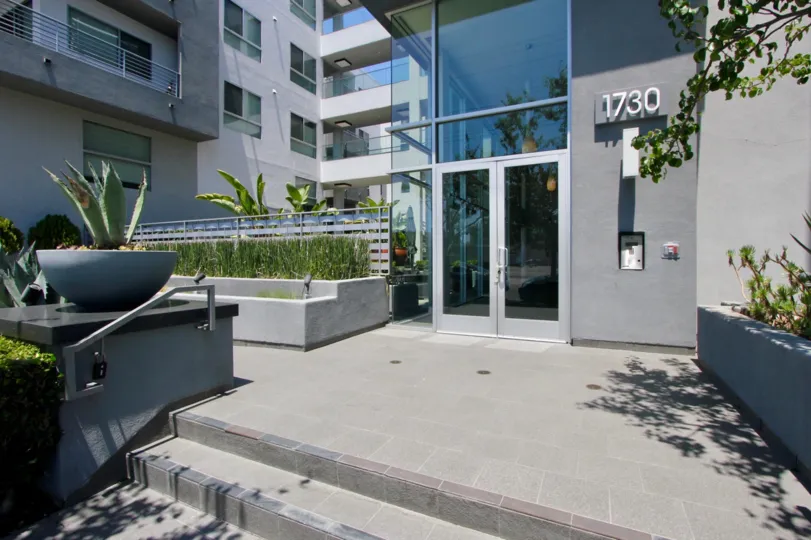 Modern looks of 1730 St Johns Wood building, West La, California