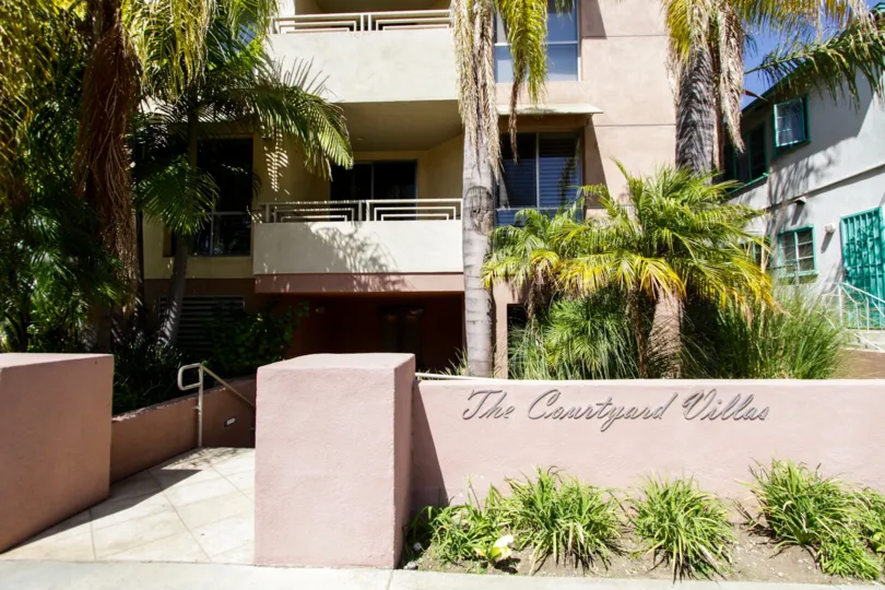 The sign pointing to The Courtyard Villas in West LA