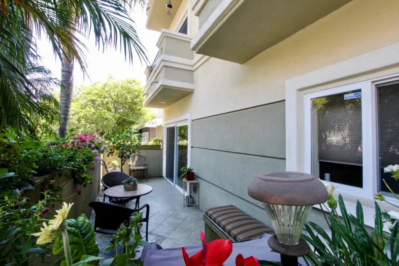 the sunny day in The Rochester, West LA, California looks peacefull