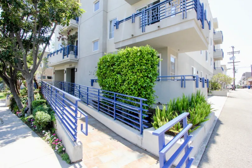 Apartment houses at Wellesley Ass in West LA California situated in a very spacious landscape with beautiful green plants all over it