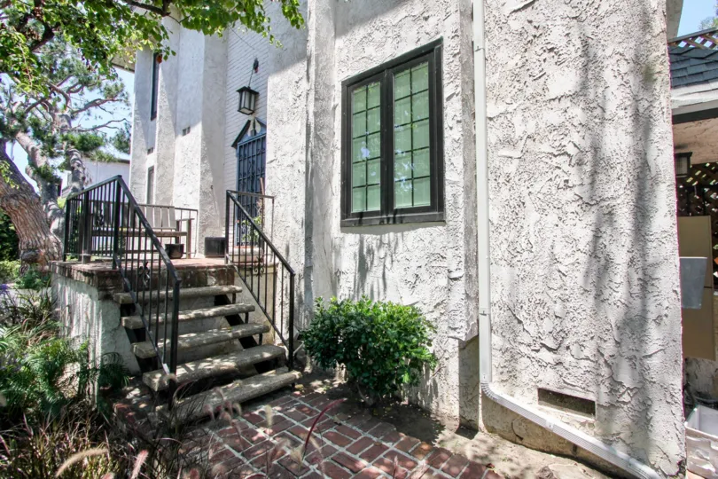 a perfect with beautiful structure in wellesley condoominiums at west LA city in california