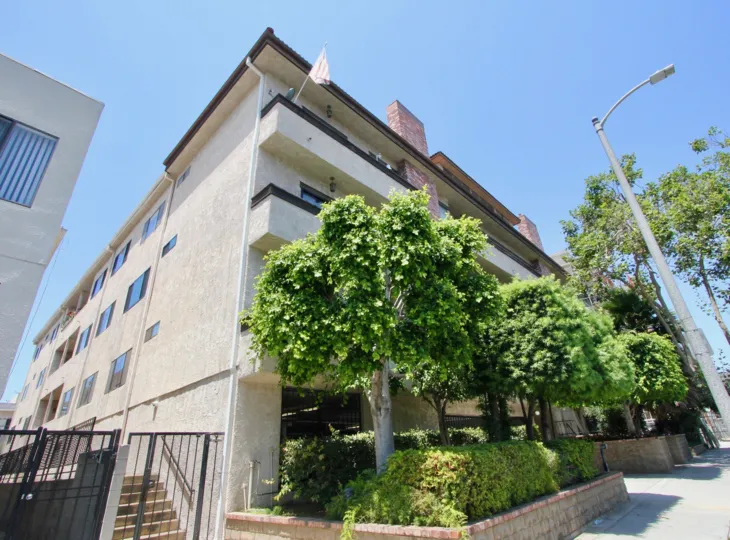 Comfortable, Modern apartment with all luxurious amenities to reside with your family in Westbury Condos