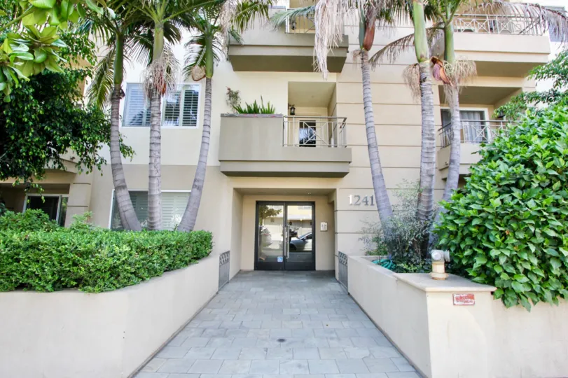 a beautiful home in west la city at california with beautiful architecture