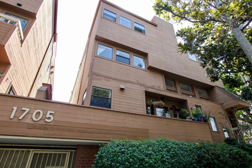 Experience the luxury in the apartment resides in Westgate Townhomes II
