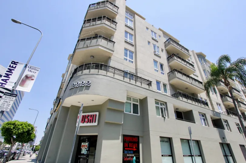 a beautiful home in west la city at california with beautiful architecture