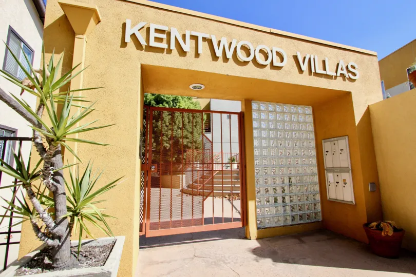 The entryway into Kentwood Villas