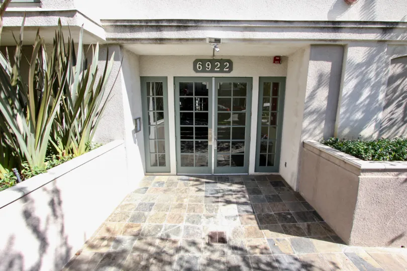 The entrance into Knowlton Place