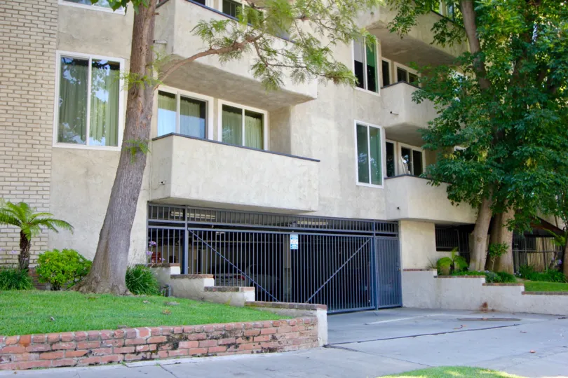 A big simple house in 10800 Holman. The house owner may the lover of glasses because he used many glass windows