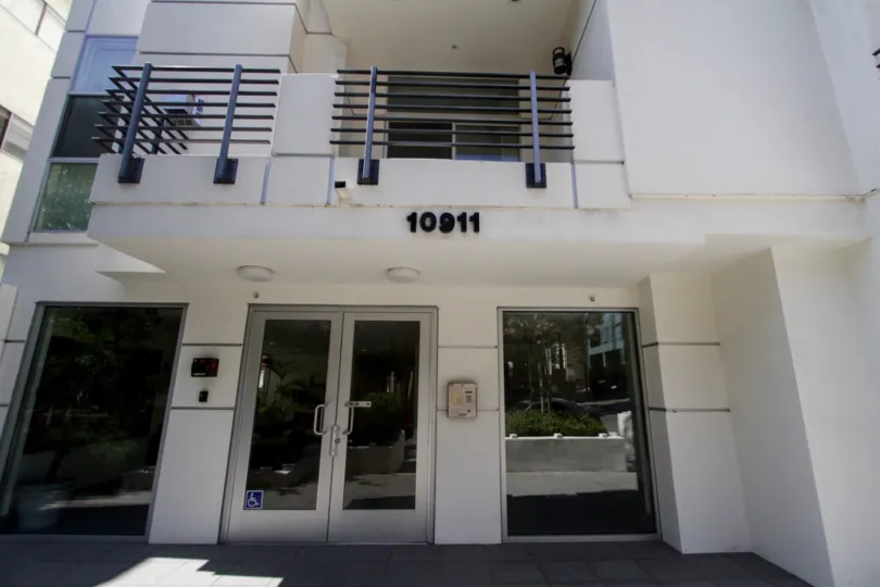 The entrance into 10911 Wellworth