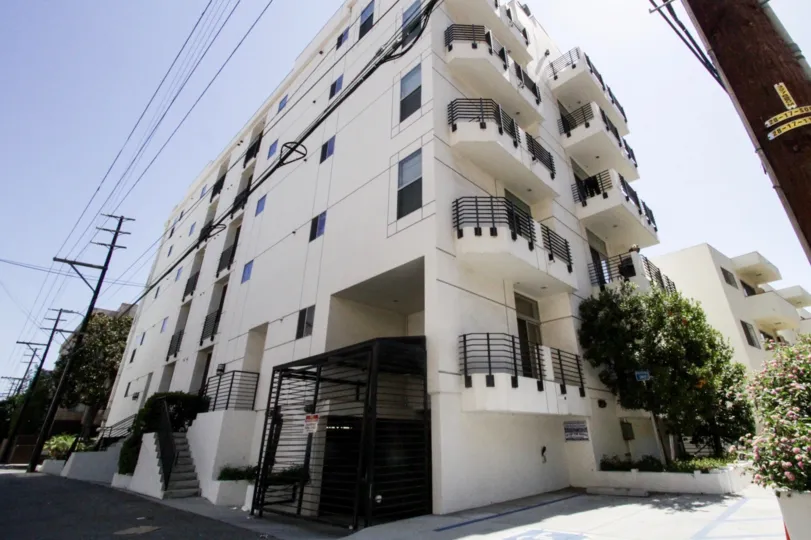 The building at 10911 Wellworth