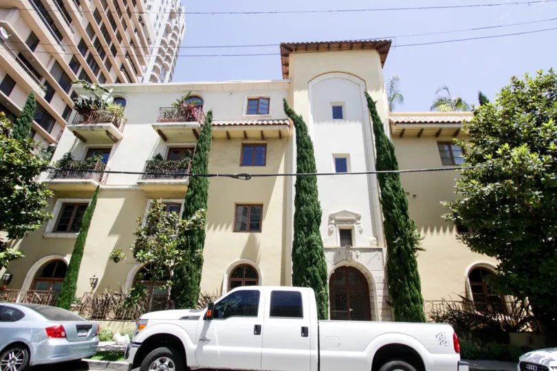 The building at 1230 Westholme in Westwood