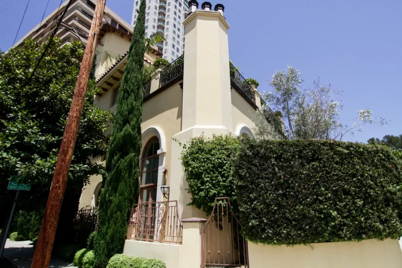 The architecture of 1230 Westholme in Westwood