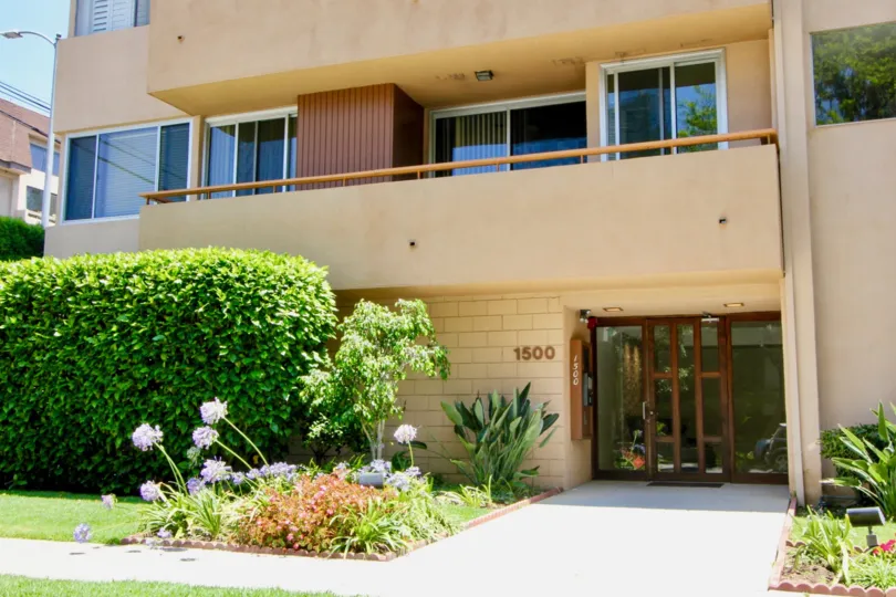 1500 Camden Ave, Campbell, CA is a single family home that contains 958 sq ft and was built in 1953. It contains 3 bedrooms and 1 bathroom. The Zestimate for this house is $933, 925, which has increased by $25, 765 in the last 30 days. The Rent Zestimate 