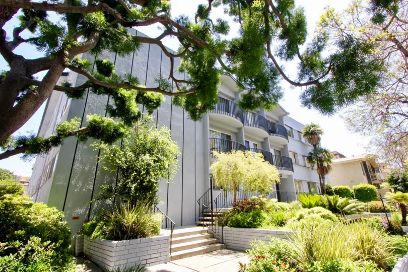 A beautiful house in a 1632 Camden with beautiful garden