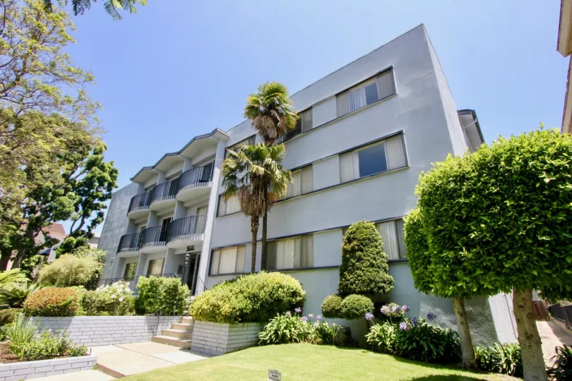 Building frontage with tall palms and well-kept balconies at 1632 Camden