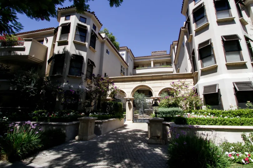 The walkway through 1658 Camden