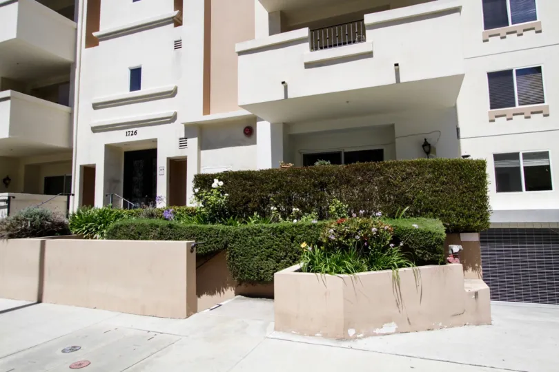 The landscaping at 1726 Bentley Regency