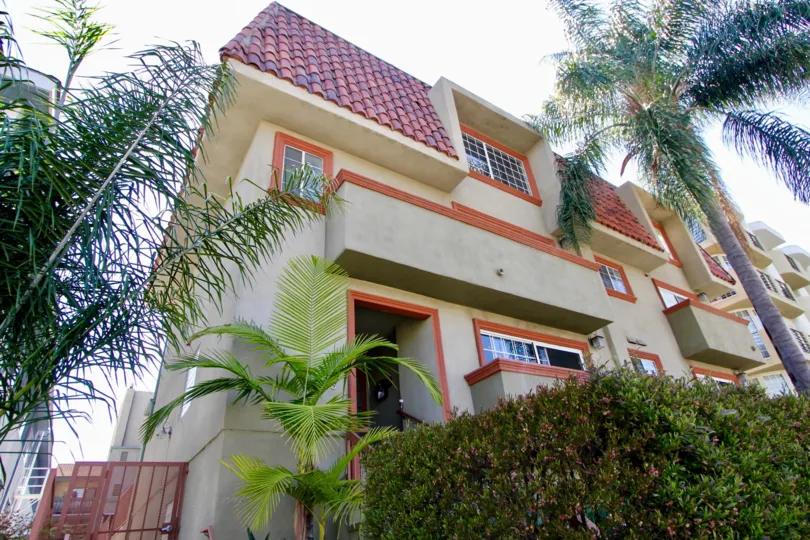A lovely day at 1825 Selby, a residential building with a Southwest style and palm trees.