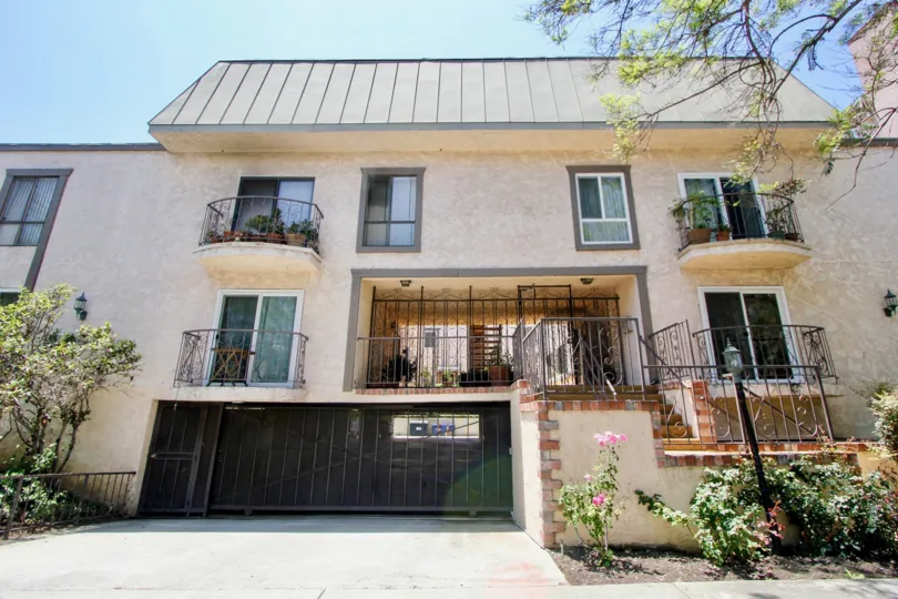 Location, Location, Location! This superb Westside 2 bed / 2 bath condo has just been recently remodeled. Features include brand new bathrooms with granite counters, kitchen with granite counters and stainless steel appliances, wood floors throughout, spa