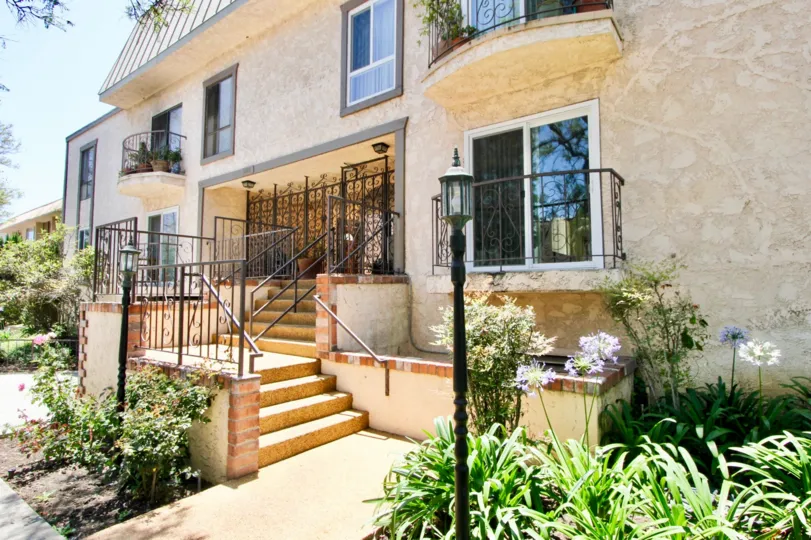 THE FRONT VIEW OF 1827 GREENFIELD VERY BEAUTYFUL AND GOOD SCENERY