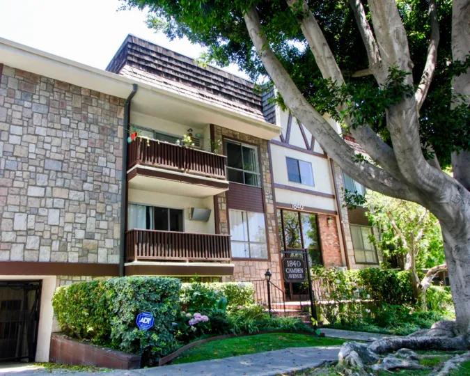 1840 CAMDEN IS THE APARTMENT OF THE VERY NATURAL AND BEAUTY FUL PLACE.