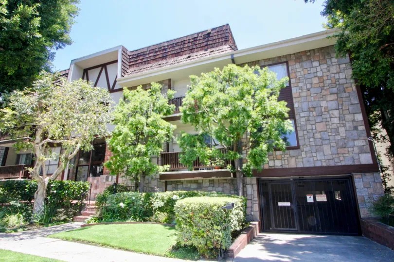 THER 1840 CAMBEN IS IN THE CITY OF WESTWOOD AND IN THE STATE OF CALIFRONIA