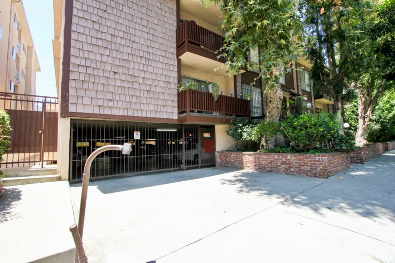 Nearby schools include Global Montessori School Of Westwood, Chalk Preschool Los Angeles and New Horizon School Westside. The closest grocery stores are Westside Jr Market, Sun Market and Sprouts Farmers Market. Nearby coffee shops include The Coffee Bean