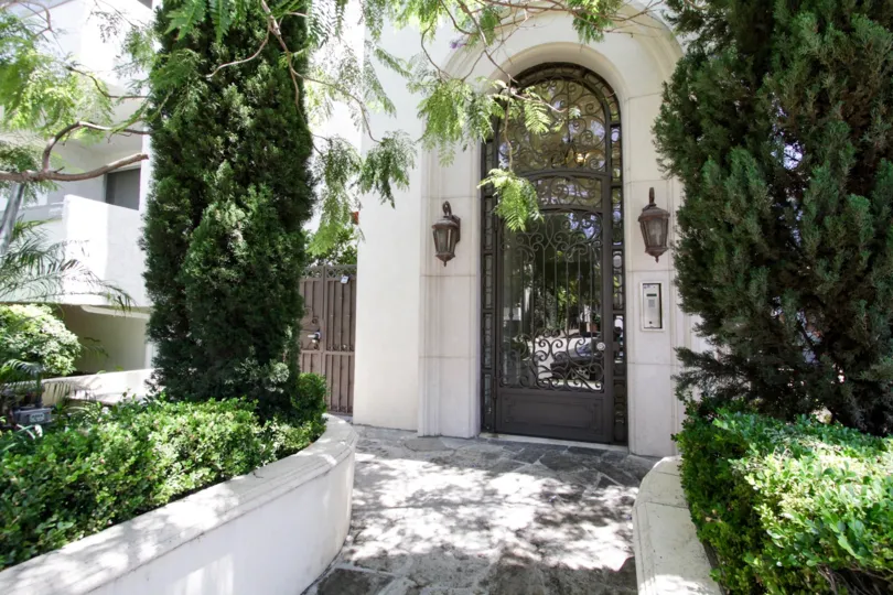 The entrance into 1920 Pelham in Westwood