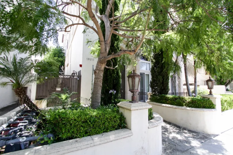 The entryway at 1920 Pelham