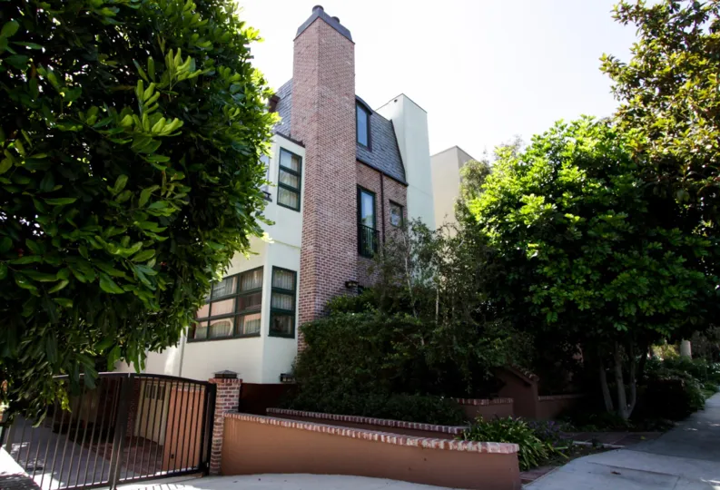 The building at 2323 On The Glen