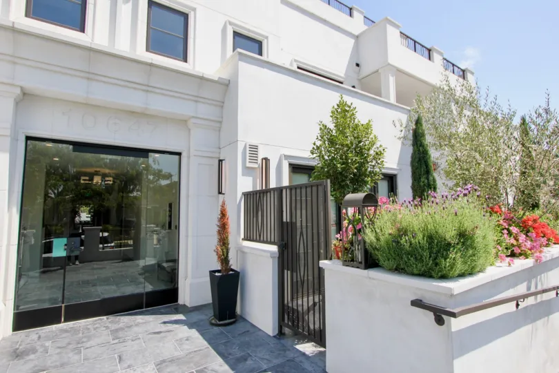 THE BUILDING IS VERY BEAUTIFUL. THERE IS A BEAUTIFUL GARDEN