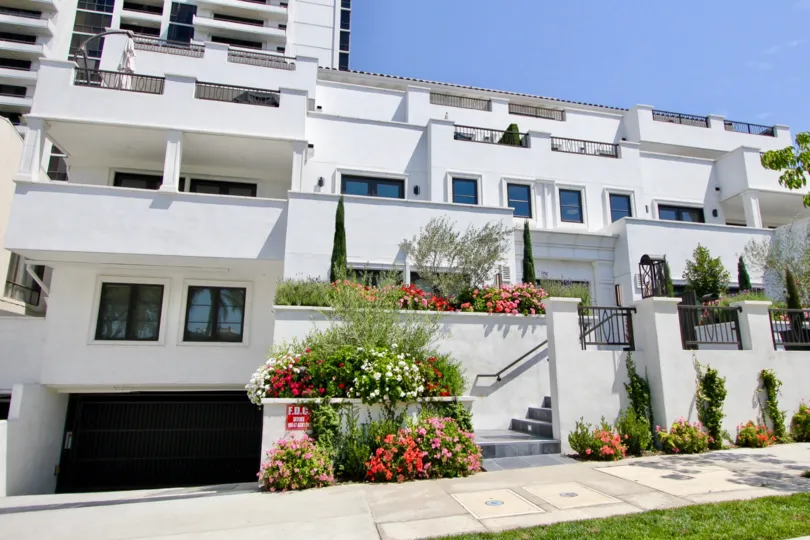 THE BEAUTIFUL SCENERY OF BUILDING IN THE WESTWOOD OF CALIFORNIA