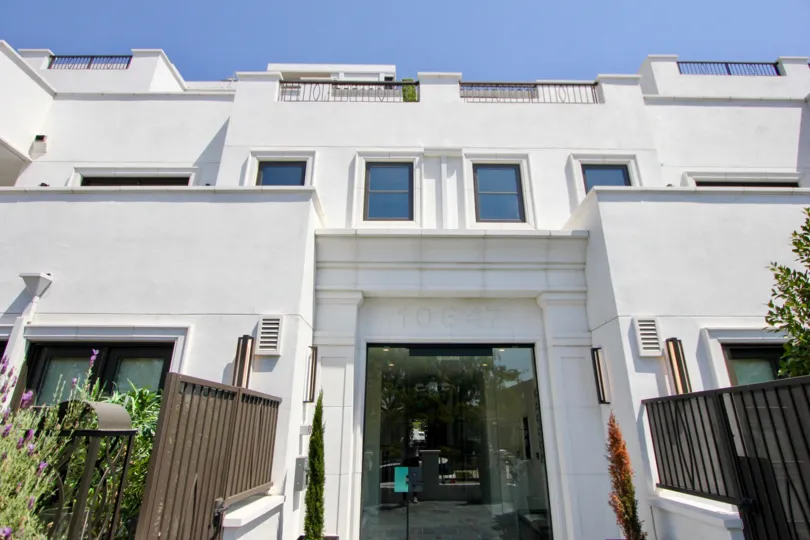 It is 10647th building with looking leisure that located in Ashton Cortina.