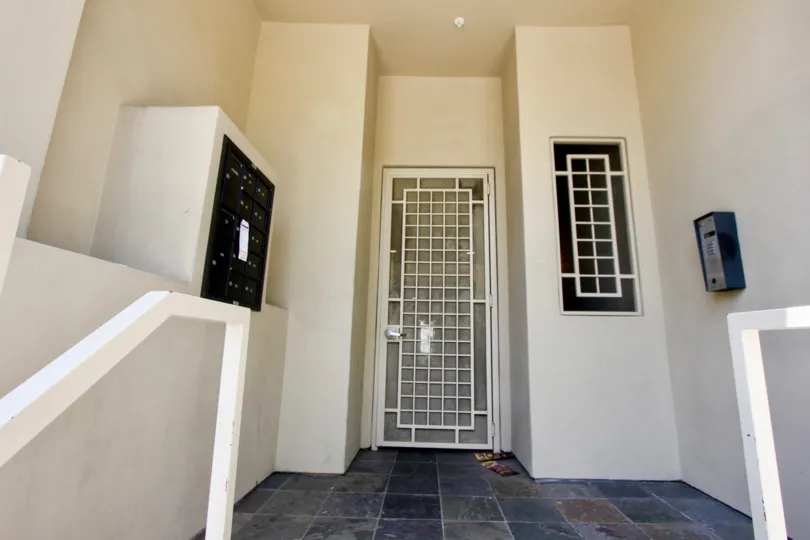 a sunny climate and it is the potigue place from the house